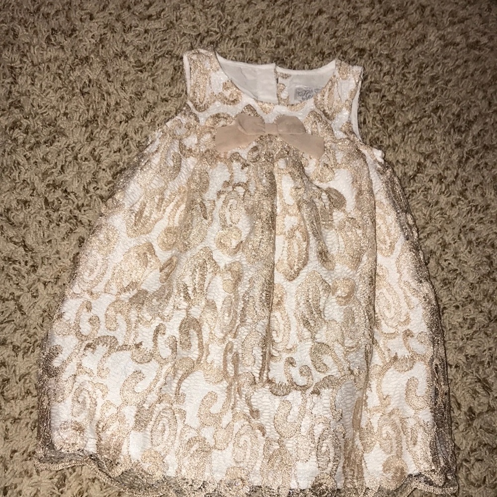 GENTLY USED Baby girl dress (6-9 months)